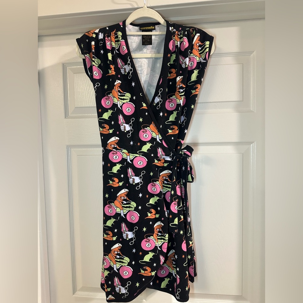 🖤 Nooworks Dahlia Wrap Dress – “Mean Machine” Print 🐈‍⬛🎱 - Picture 3 of 8